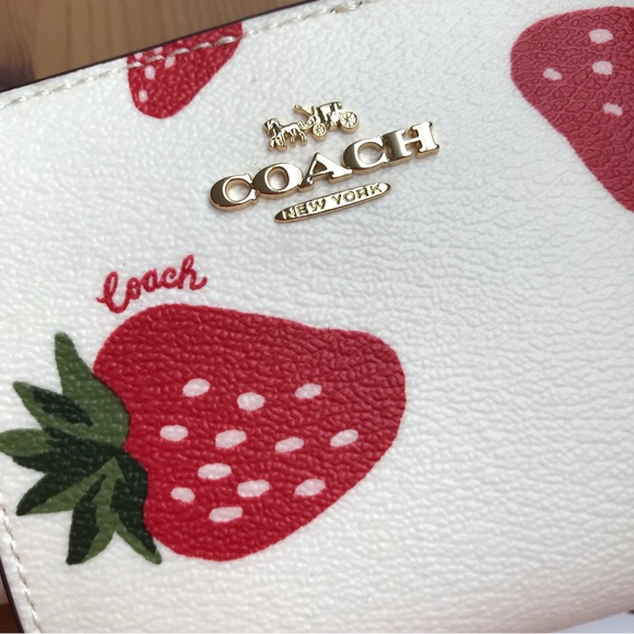 🍓 Coach Snap Wallet With Wild Strawberry Print Gold/Chalk Multi - Picture 12 of 13